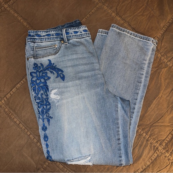 CHICOS So Slimming Embroidered Girlfriend Crop Jeans - Picture 2 of 11